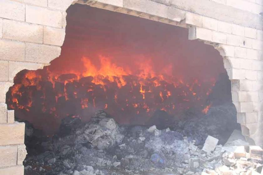 Şanlıurfa'daki yangında tonlarca pamuk kül oldu