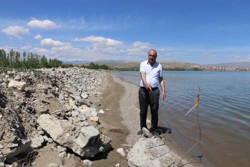 Van'da kayyım belediyesi sahile binlerce ton hafriyat döktü