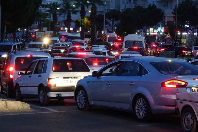 Bayramda Akçay'da 3 kilometrelik yol 45 dakika sürdü