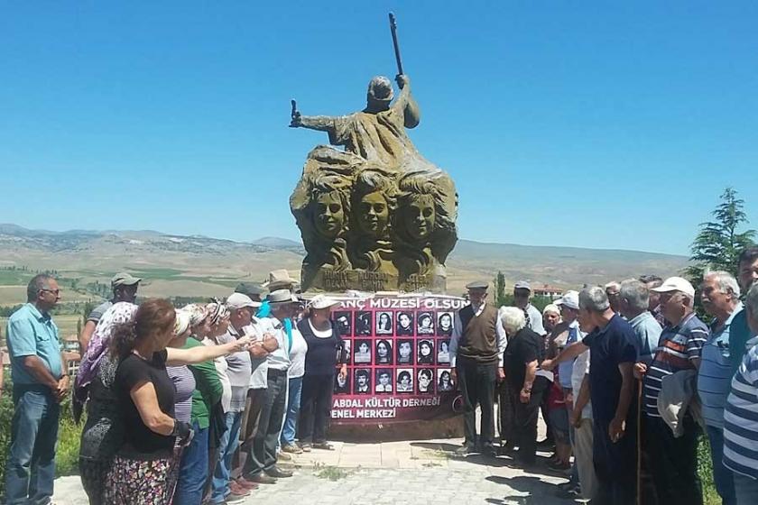 Sivas Katliamında yaşamını yitirenlerin mezarlarına ziyaret