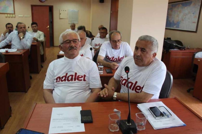 Zonguldak İl Genel Meclisi'nde 'Adalet' tişörtleri