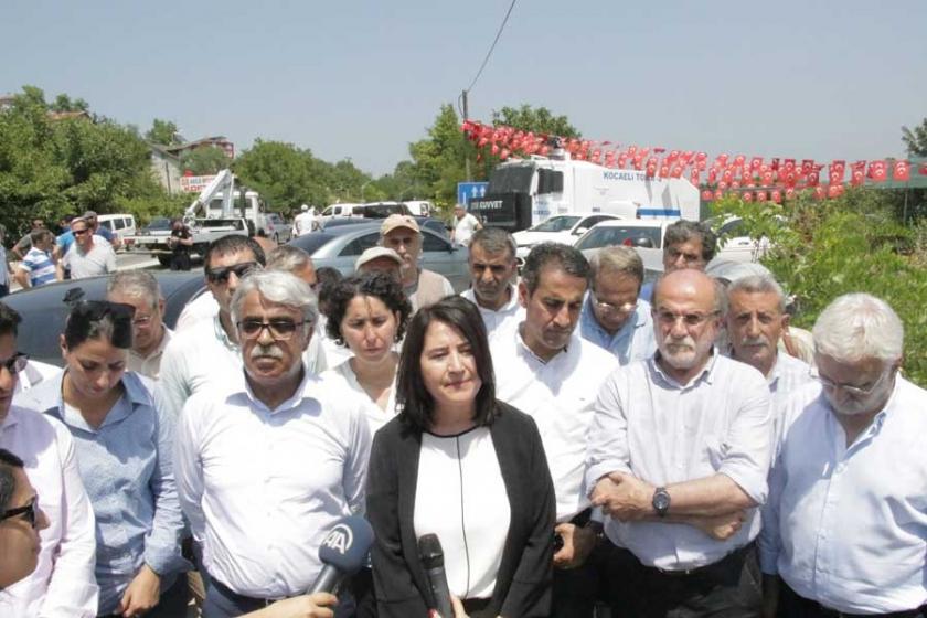 Adalet Yürüyüşü öncesi Kandıra'ya giden HDP engellendi