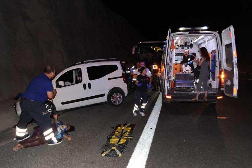 Bursa'da trafik kazası: 2 ölü 16 yaralı