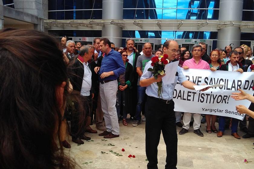 Hakim ve savcıların sürgün edilmesi protesto edildi