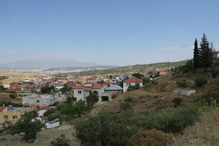 Karabağlar’da mahallenin ortasına JES kuyusu