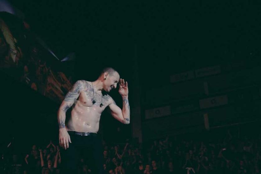 Linkin Park’ın vokalisti intihar etti