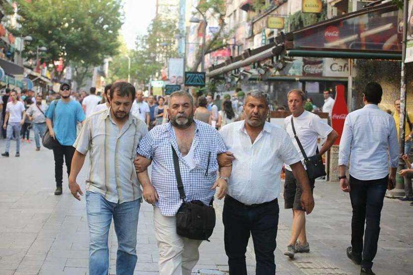 Fotoğrafçı Mehmet Özer yolda yürürken gözaltına alındı