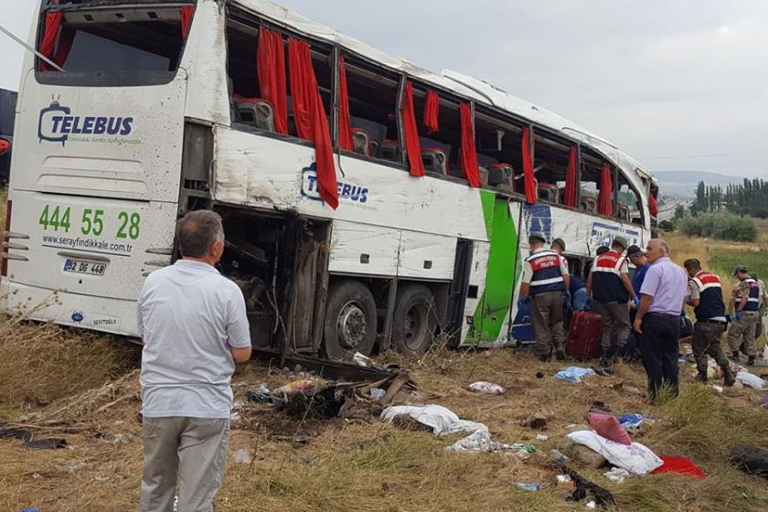 Yolcu otobüsü şarampole yuvarlandı: 6 ölü, 35 yaralı