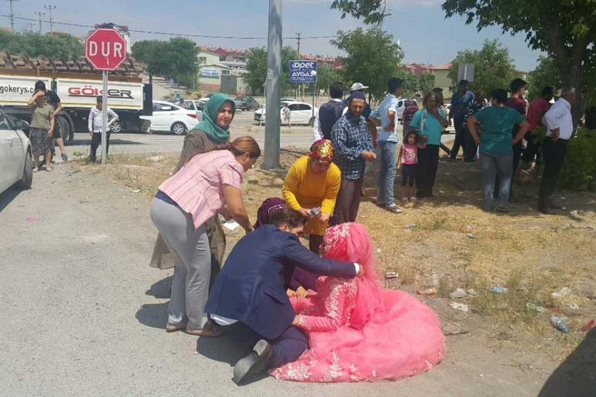 Kaza yapan düğün aracına ilk müdahale CHP'li vekillerden