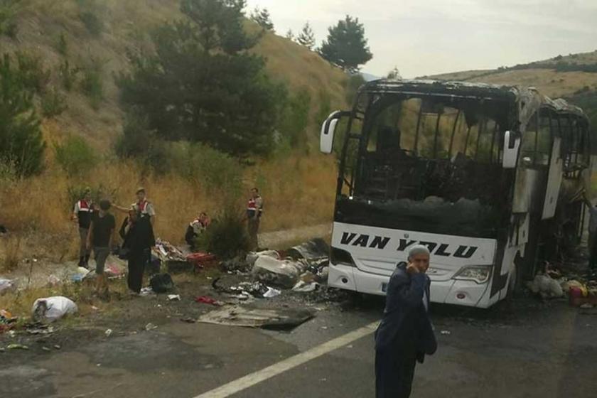 Ankara'da seyir halindeki yolcu otobüsü yandı