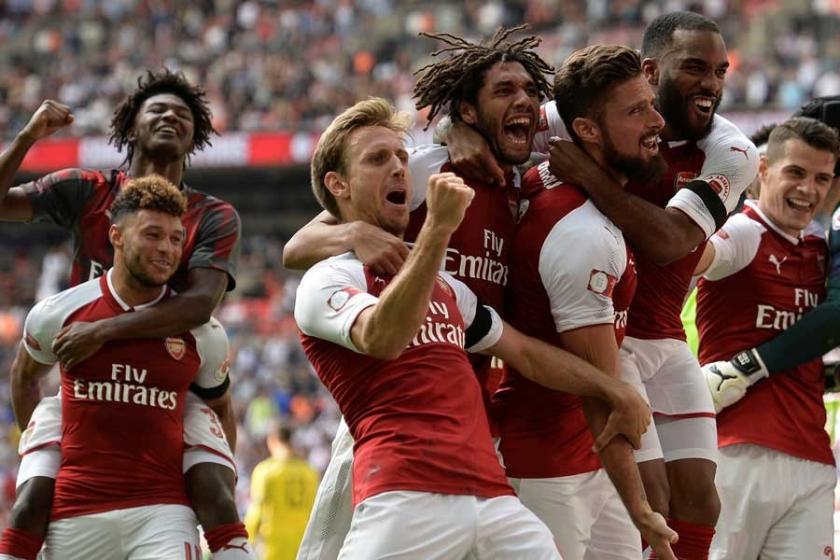 İngiltere'de sezonun ilk kupası Arsenal'in