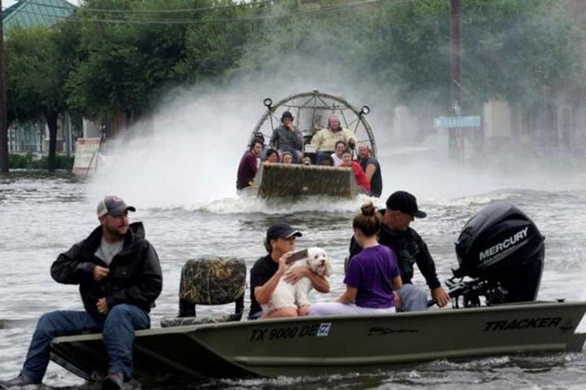 Harvey Fırtınası: Houston'da 2 bin kişi selden kurtarıldı