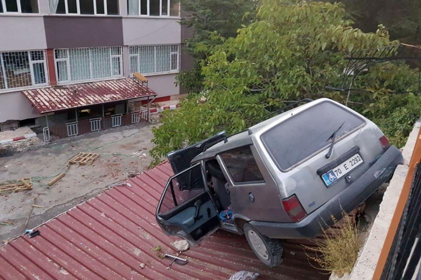 Otomobilde taşıdığı bayramlık koç nedeniyle kaza yaptı