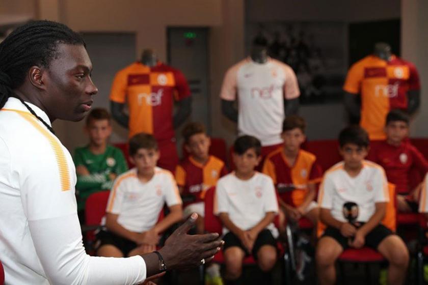 Gomis, Galatasaray U12 takımı futbolcularıyla buluştu