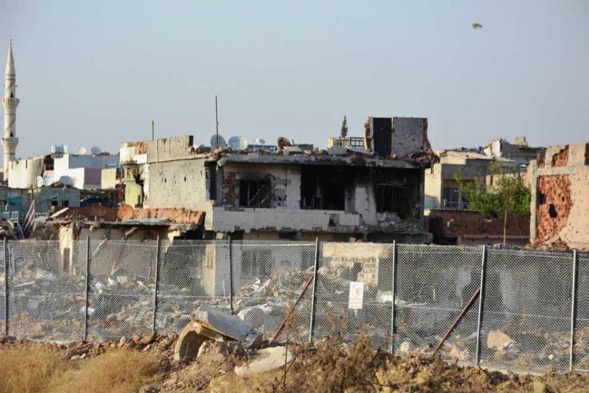 Nusaybin'de evinin yıkılmasını istemeyen kadına dava