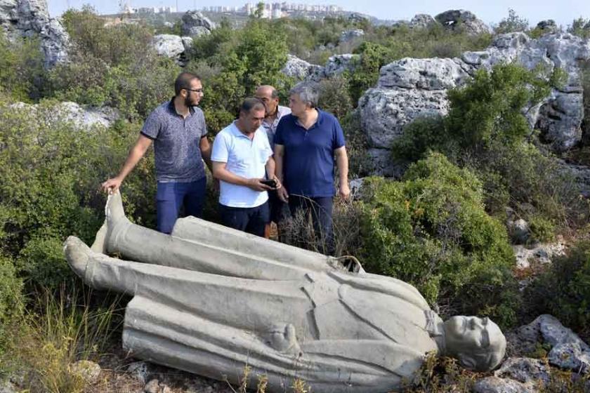 Çalılıktaki Atatürk heykeli: 3 kişi serbest bırakıldı