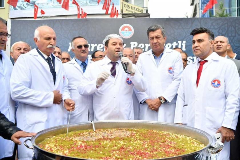 Maltepe’de 10 bin kişilik aşure yapıldı