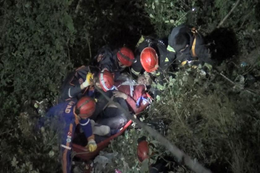 17 yaşındaki motosiklet sürücüsü, 25 metrelik uçuruma düştü