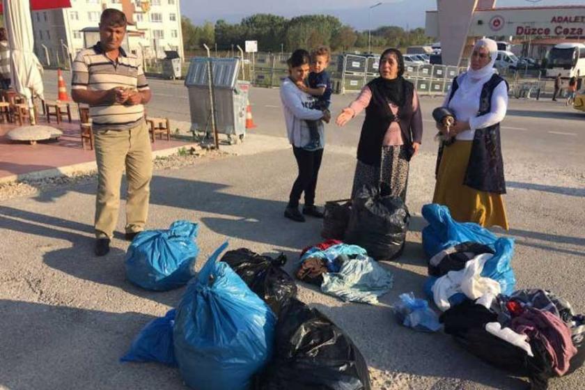 Tutukluların tüm elbiseleri ailelere teslim edildi