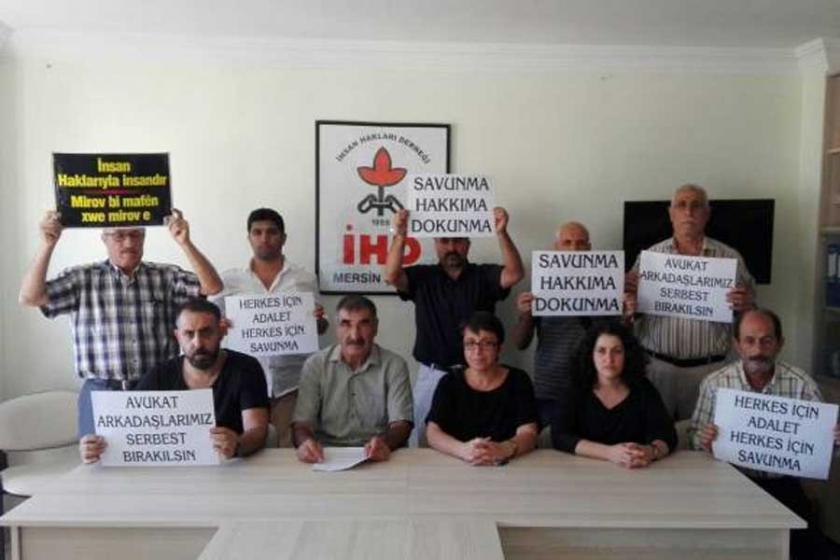 Mersin'de avukatlara gözaltı protesto edildi