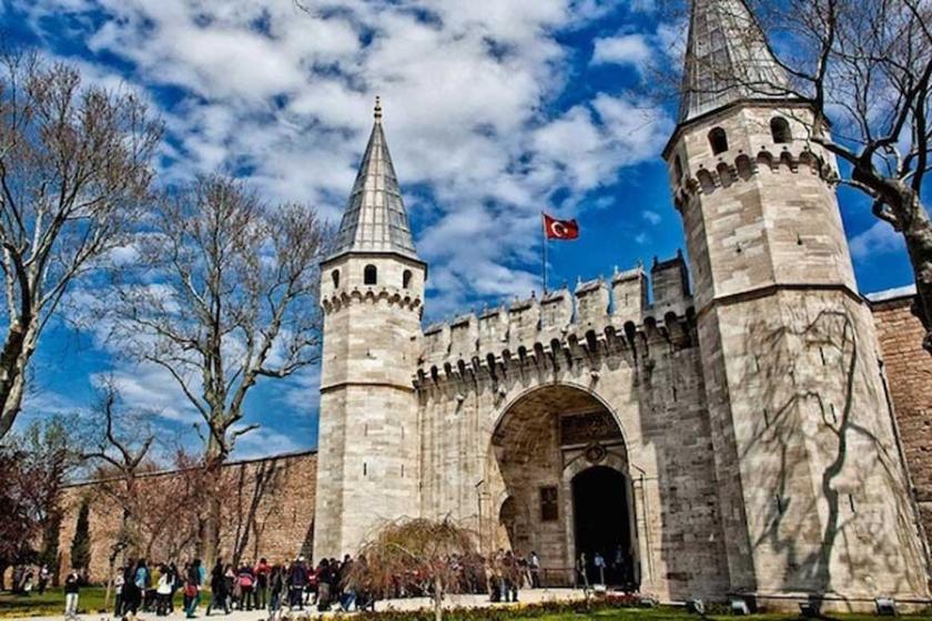 Topkapı Sarayı’na mini etek ve şort ayarı