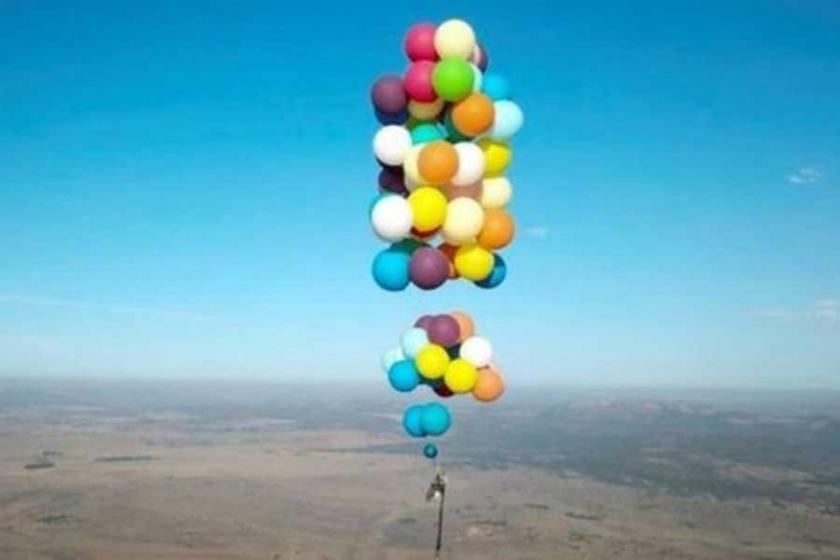 100 balon ve bir sandalye ile havada 25 km seyahat etti