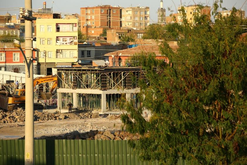 Alipaşa’da yıktırılan evlerin yerine otel yapılıyor