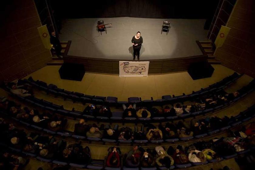 İhraç edilen öğretmenden tek kişilik tiyatro