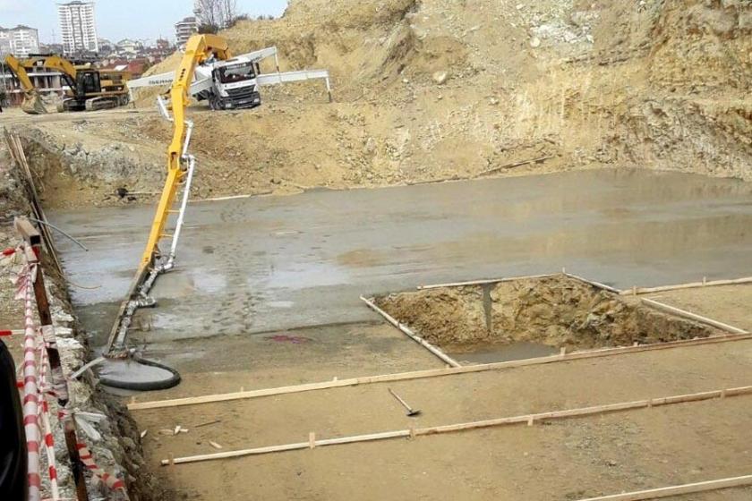 Başına beton pompası düşen inşaat işçisi öldü