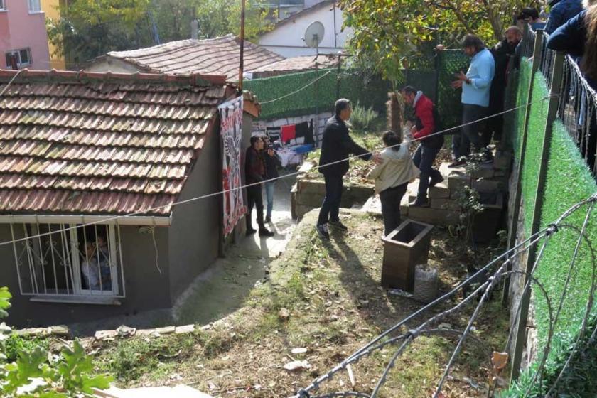 Evlerini yıktırmamak için direndiler, yıkım ertelendi