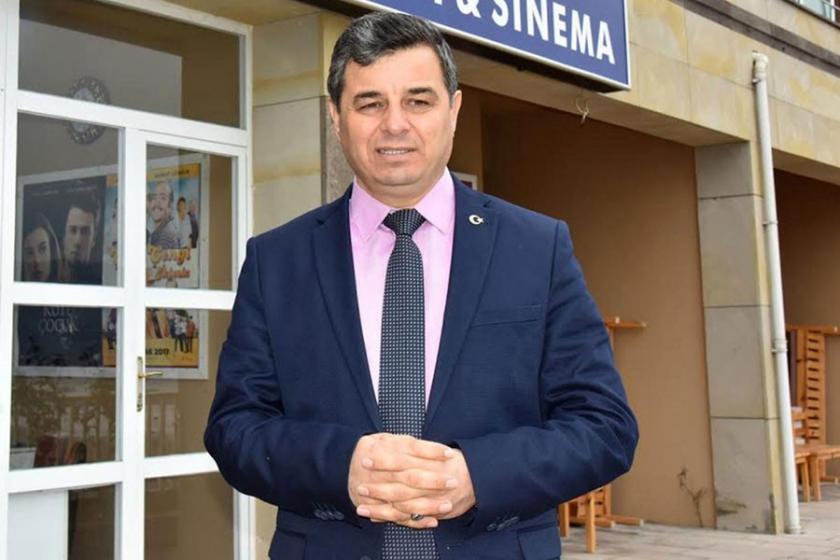 MHP'li İlçe Belediye Başkanı ve 7 meclis üyesi istifa etti