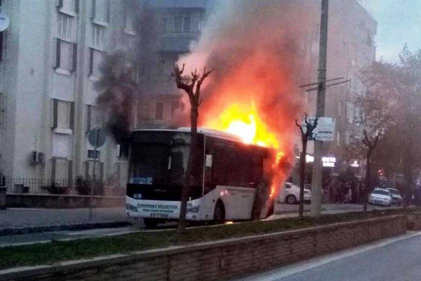 Çanakkale’de halk otobüsü alev alev yandı