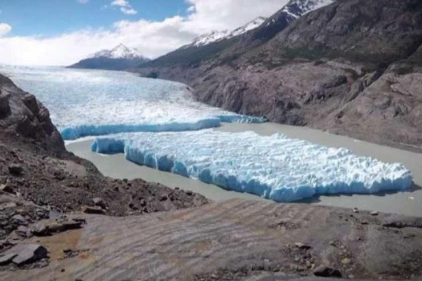 Gri Buzul’dan büyük bir parça koptu