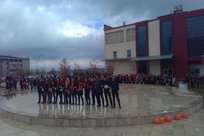 Pamukkale Üniversitesi'nde turuncuya boya etkinliği