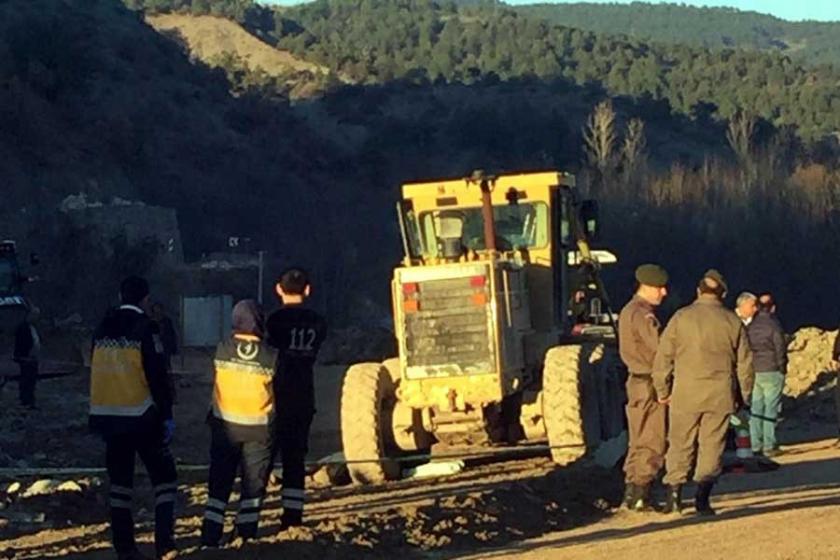 İş makinesinin altında kalan işçi öldü