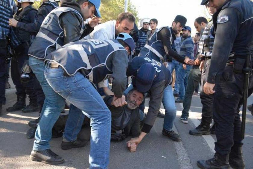 HRW: Türkiye'de insan hakkı savunuculuğu meşru görülmüyor