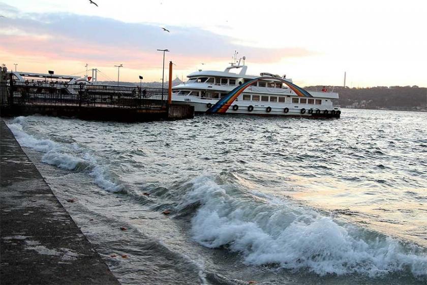 Lodos deniz ulaşımını aksattı