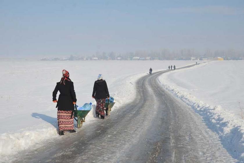 15 yıldır 1 kilometre uzaktan su taşıyorlar