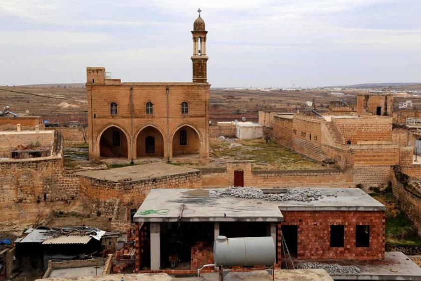 Midyat’taki tarihi dokuyu bozan inşaat yeniden başladı