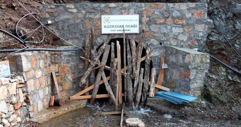 Üzerine kaya parçası düşen maden işçisi öldü