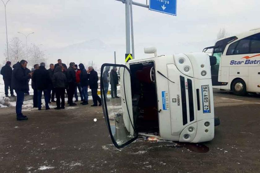 Konya'da öğrenci servisi ile otobüs çarpıştı: 18 yaralı