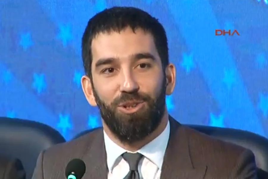 Arda Turan, Başakşehir'den senelik 4 milyon avro kazanacak