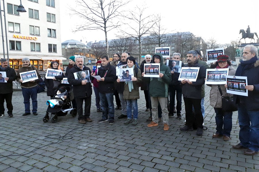 TV10 yöneticilerinin tutuklanması Köln'de protesto edildi