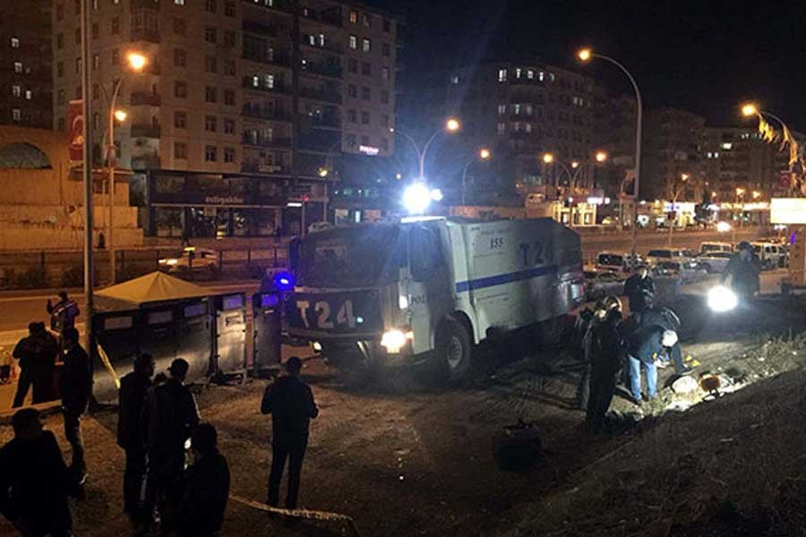 Diyarbakır'da polis noktasına saldırı