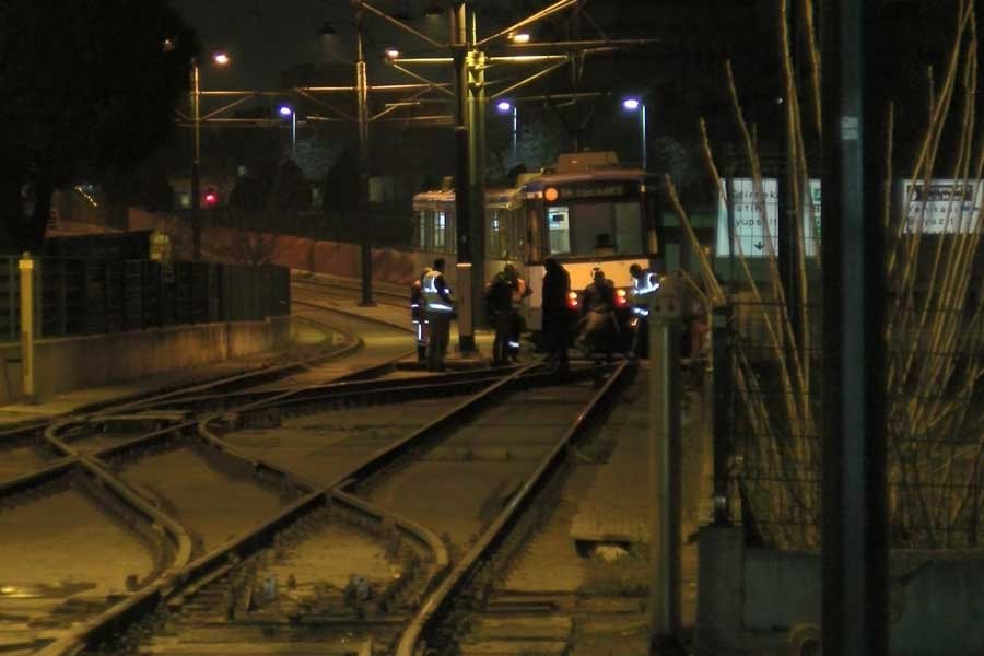 Topkapı'da tramvay raydan çıktı; seferler yapılamıyor  