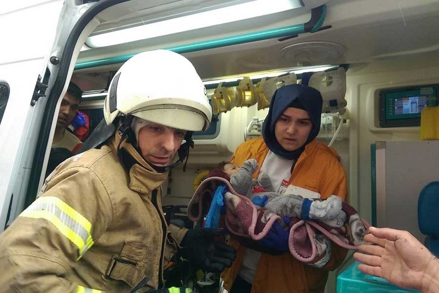 Fatih'te doğalgaz patlaması: 1'i bebek 4 yaralı 