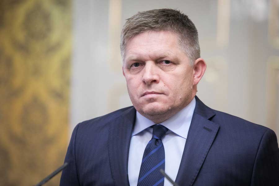 Slovakya'da Başbakan Robert Fico istifa etti