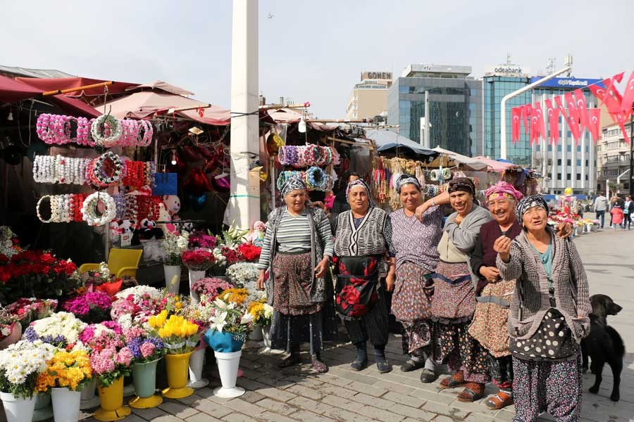 Taksim'deki çiçekcilerden ‘Atılıyoruz’ tepkisi