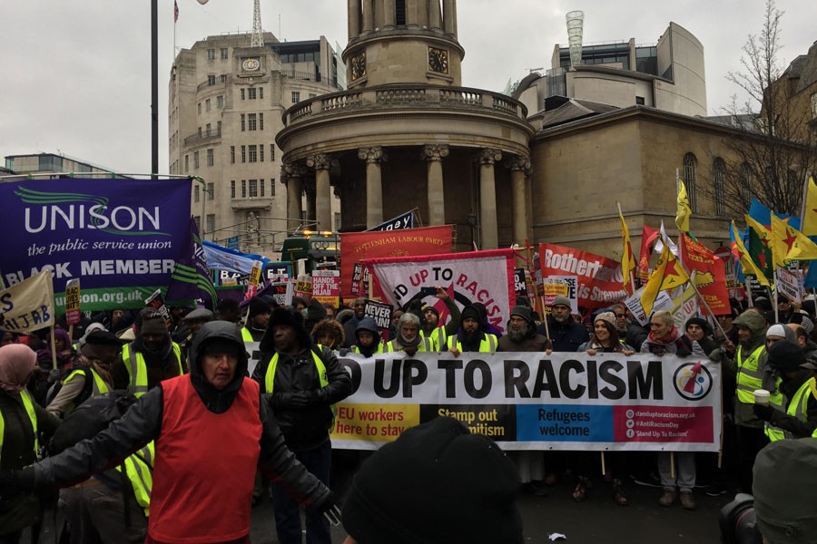 Londra'da binler ırkçılığa karşı yürüdü