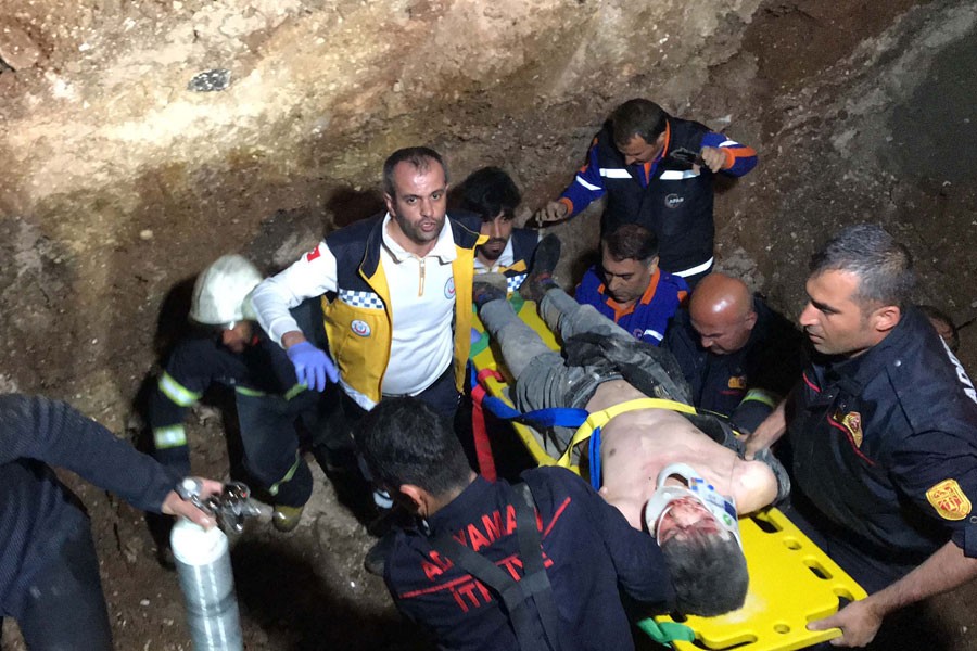 Adıyaman'da göçük altıda kalan işçi ağır yaralandı
